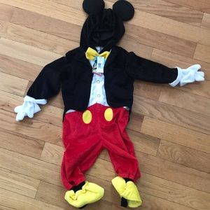 Cute Mickey Mouse costume for toddlers!!